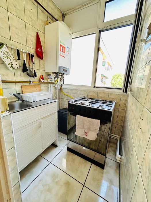 Inchiriez apartament Valea Rosie