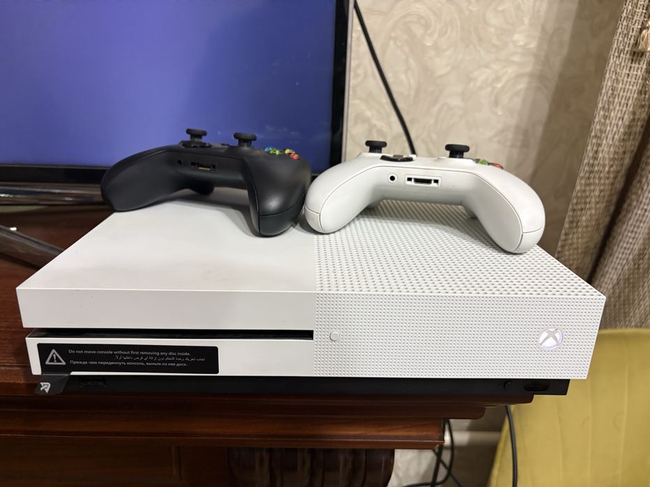 XBOX One S 2016 года