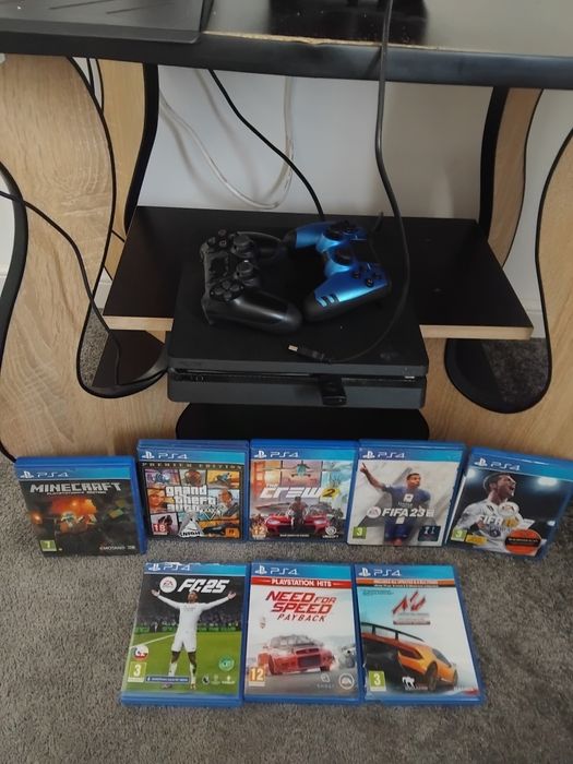 Vând PS 4 cu 2 console și 8 jocuri