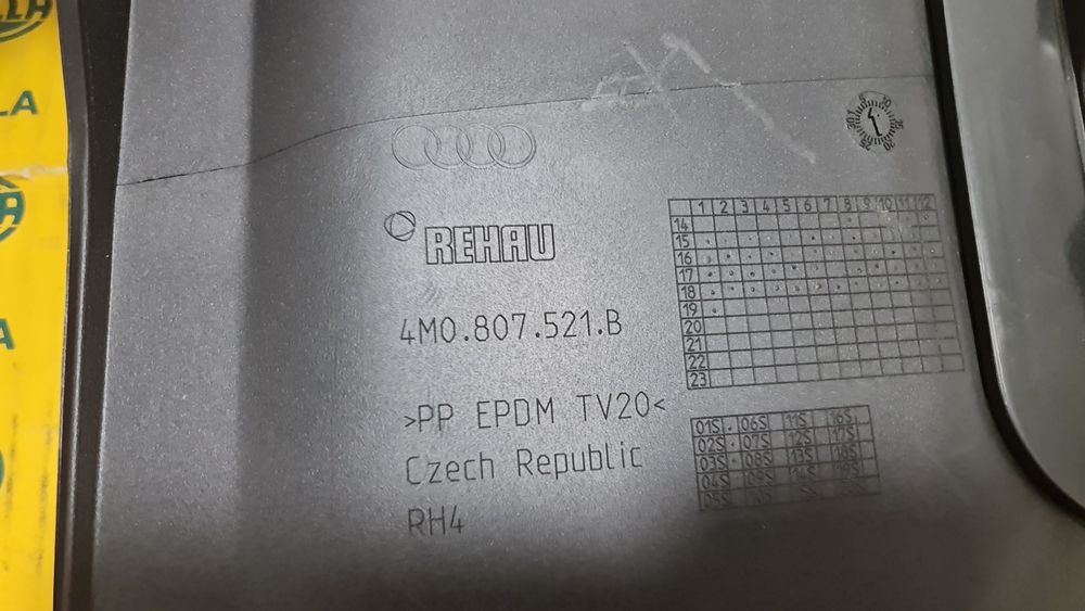 Spoiler bara spate NOU Audi Q7 4M S line SQ7 4M0807521B