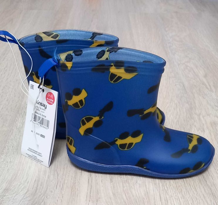 Cizmulite din cauciuc, marimea 22-23, 24-25, aproape noi