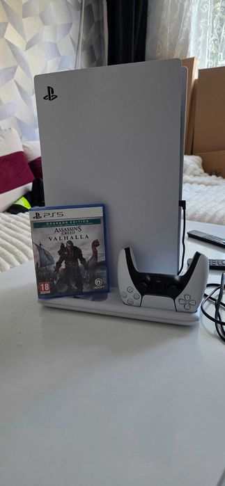 Продавам PS5 DISK EDITION+Един бял DualSense контролер. • Подарък игра Assassin's Creed Valhalla