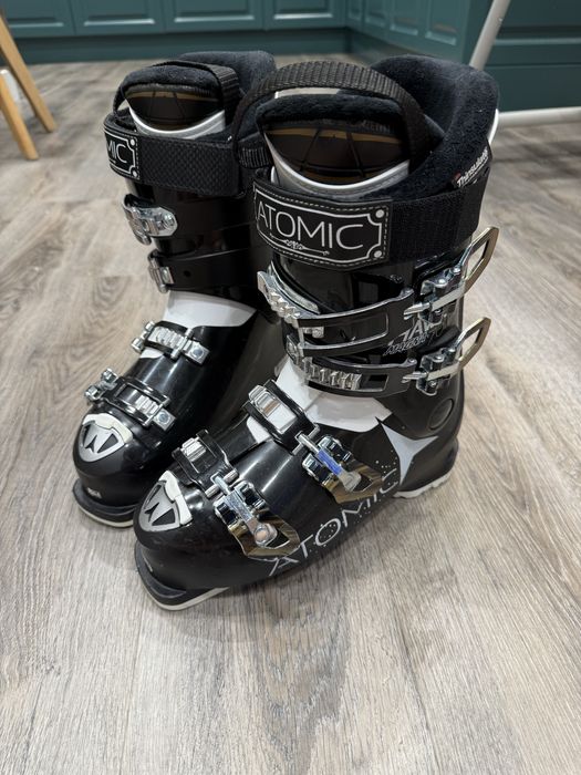 Лыжные ботинки Atomic