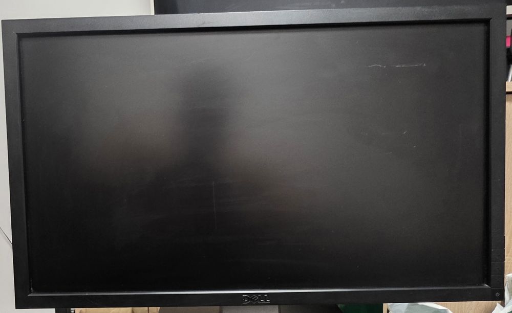 Vând monitor LED Dell, model P2411Hb, cu diagonala de 24 de inch.