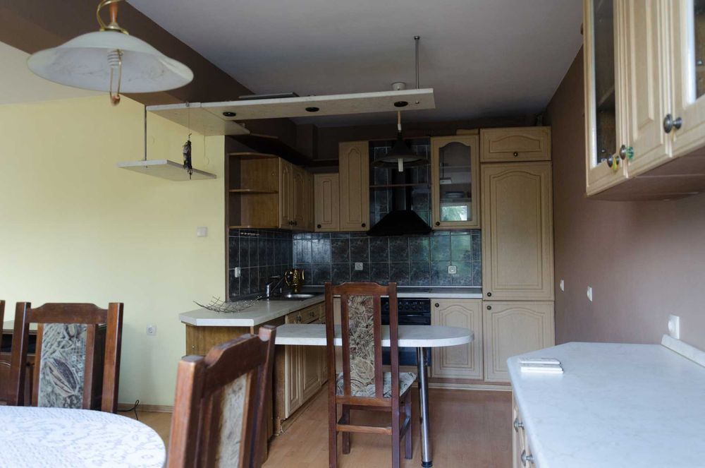 Дава се под наем Етаж от къща в Търговище, Център - 172 кв.м за 438.6 € - Снимка #1