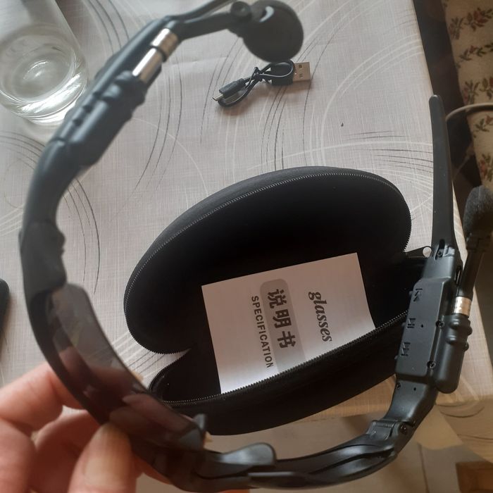 Нови очила със слушалки