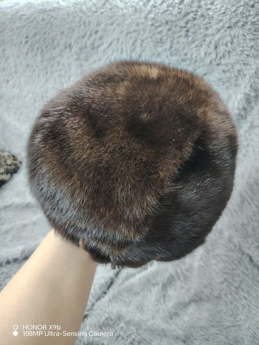 Две Норковые шапки продам