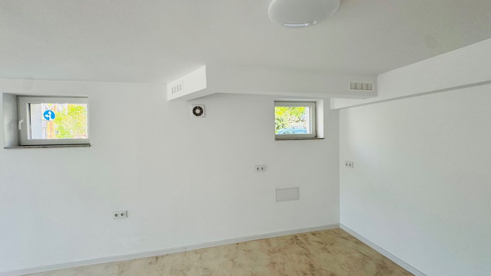 Отдава под наем помещение със статут гараж 29,5 м.кв. София Прощад Папа Йоан Павел II N 3