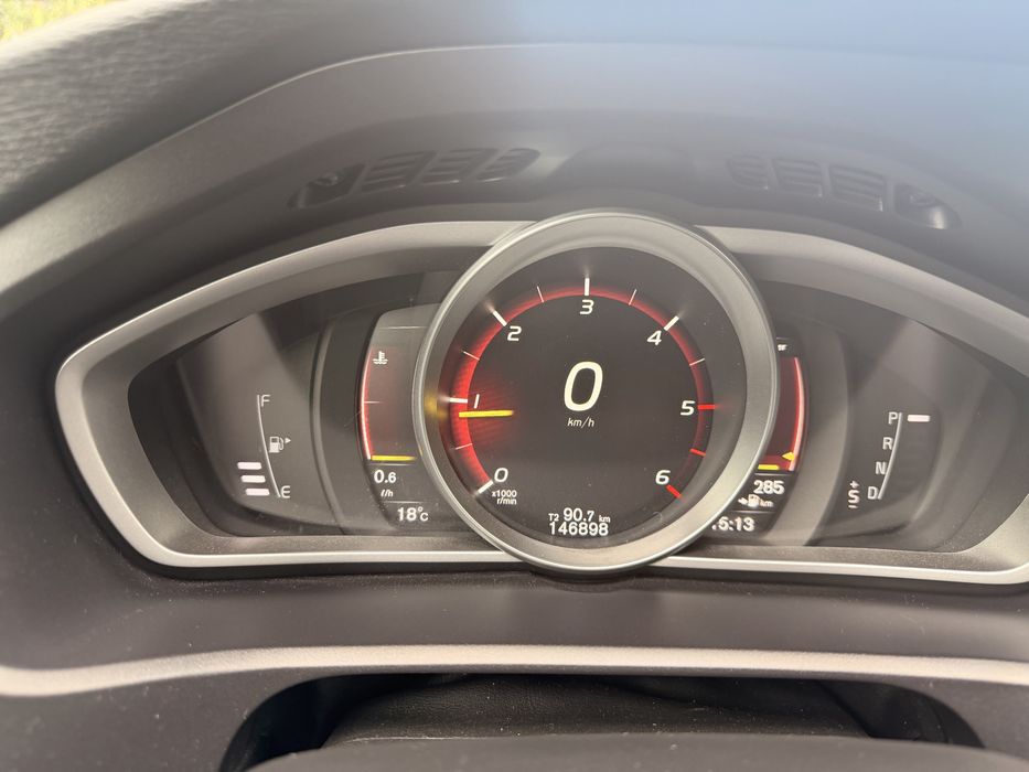 VOLVO V40 2018 — imagine 5