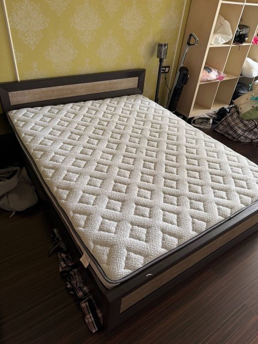 Продам кровать с матрасом