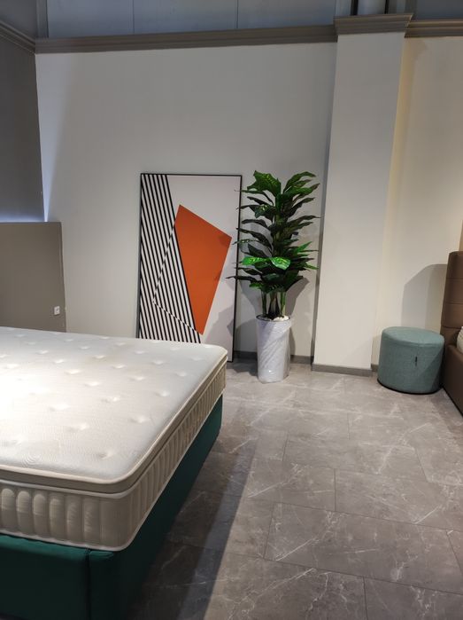 Искусственные цветы и деревья