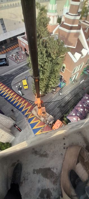 Auto kran usluga 25 ton 28 metr narhlar kelishilgan holda