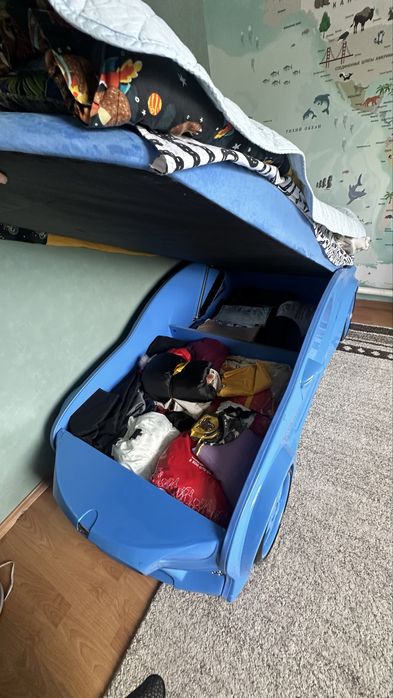 Детская кровать машинка