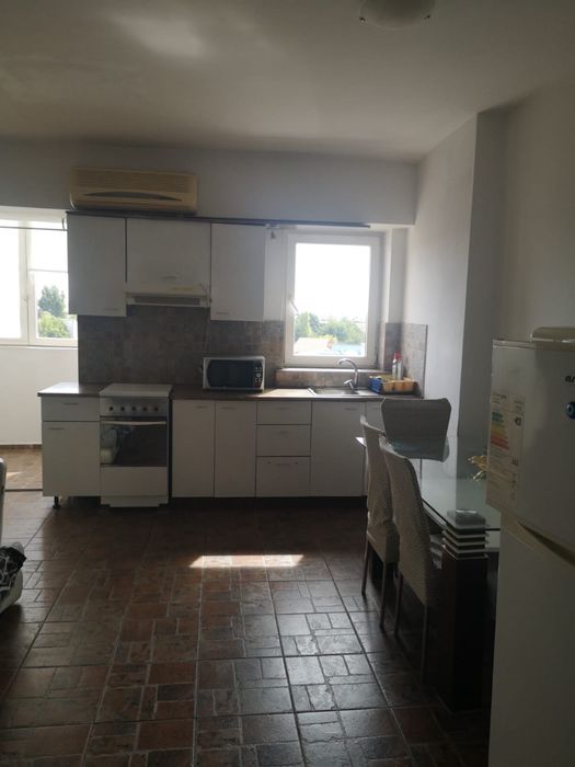 Inchiriez apartament