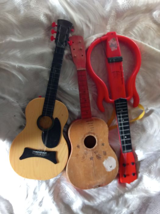 Гитары игрушечные