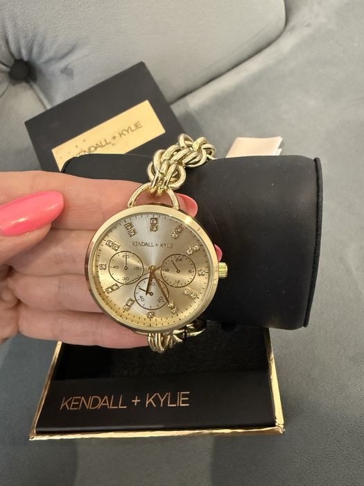 Нов часовник в кутия