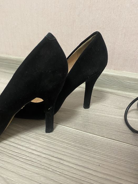 Pantofi negrii piele intoarsa