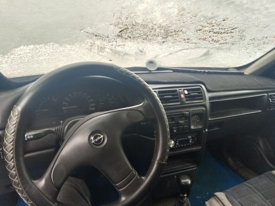 Продаю Опель Вектра