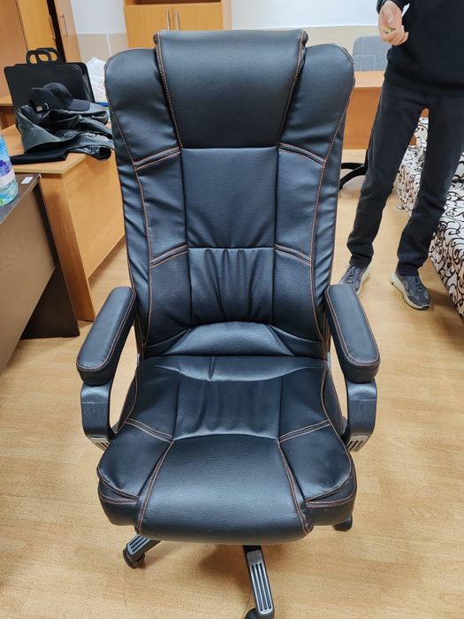 Кресло хорошый кожаный