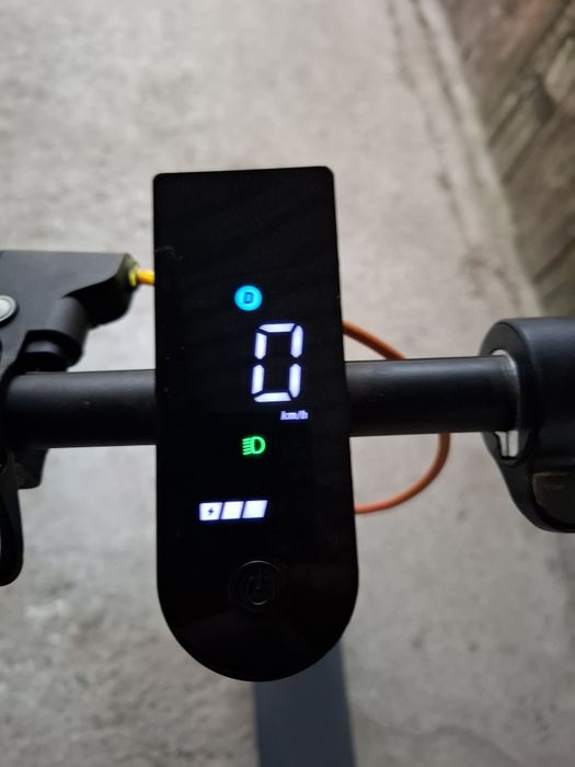 Trotineta electrica Xiaomi 4 Lite 2nd Gen, negru, 10", 300W, 25km autonomie