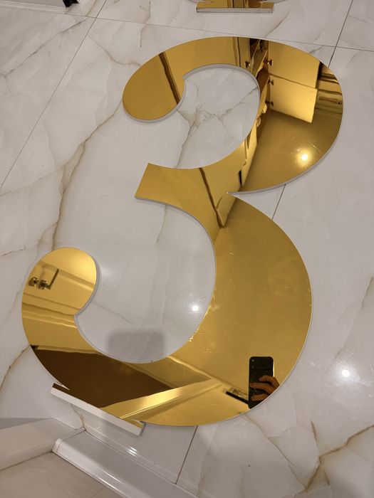 Златни числа 30 с плексиглас