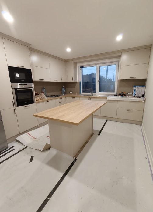 Casa  si jumatate de hectar de pamant in  dumbraveni judetul suceava