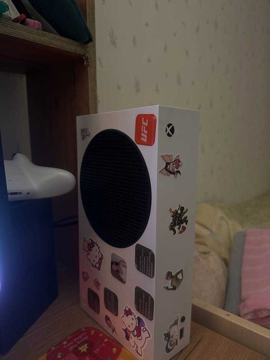 Продаю Xbox Series S