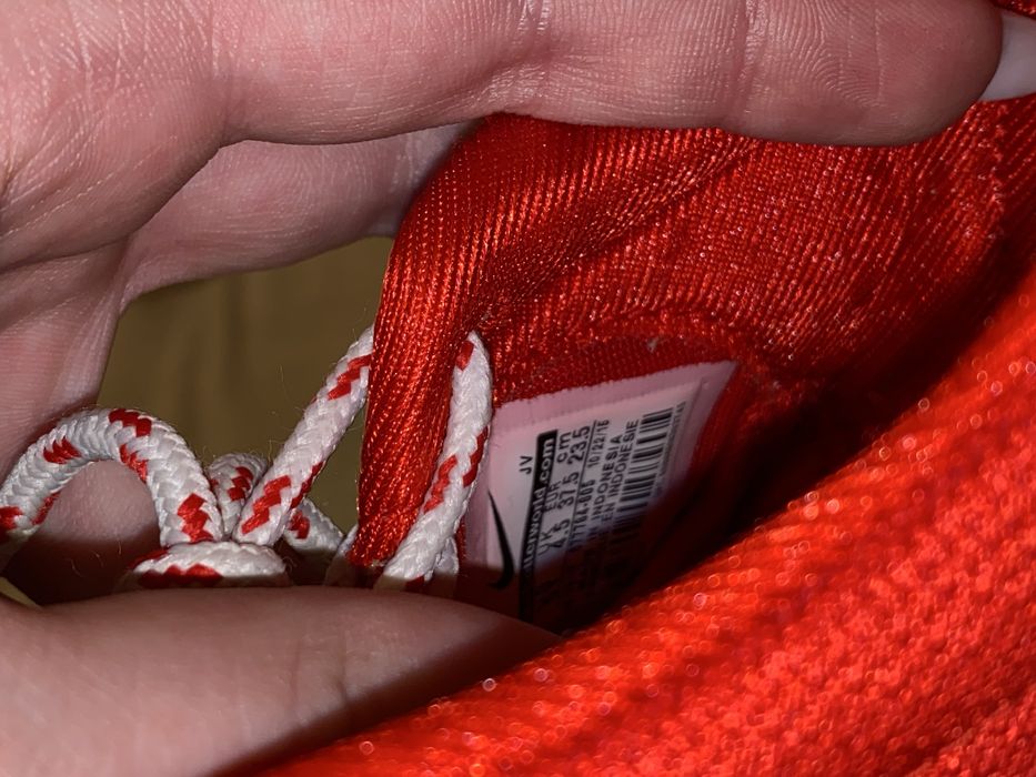 Продам кроссовки Nike