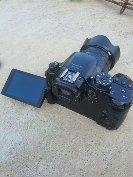 Panasonic lumix gh4 sotiladi holati yaxshi