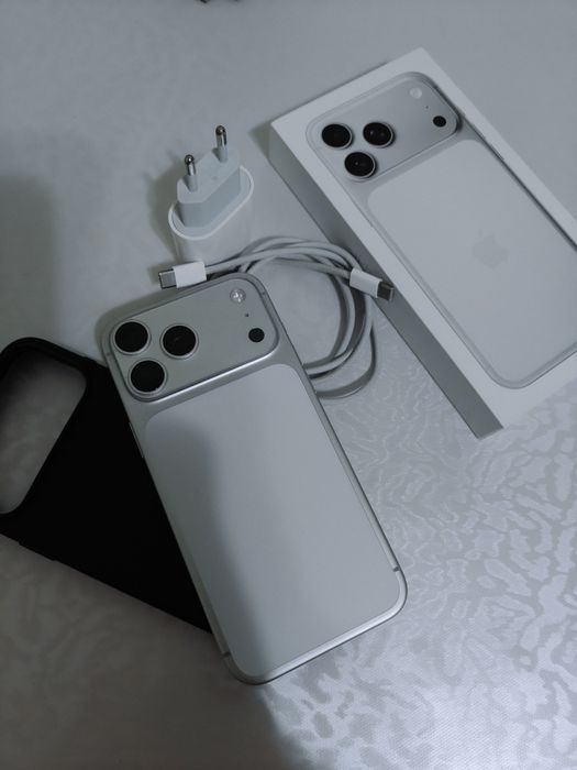 Продам iPhone 17 Pro Max 256 ГБ