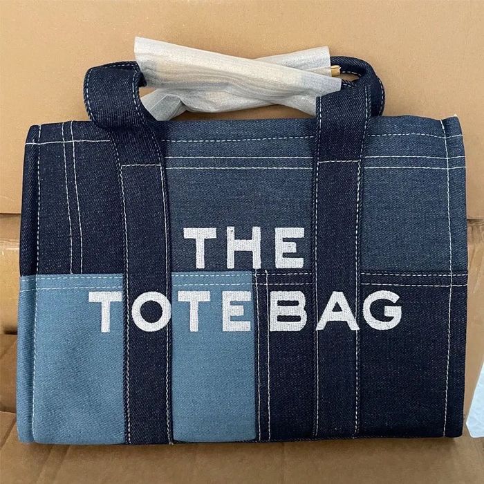 Дамска дънкова чанта The Tote Bag в наситени сини тонове
