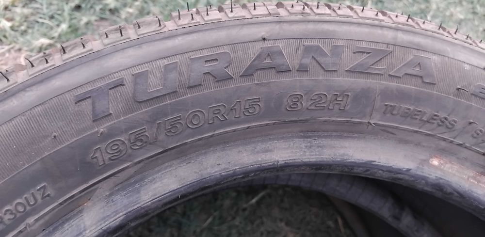 195 50 R15 две летни гуми TURANZA