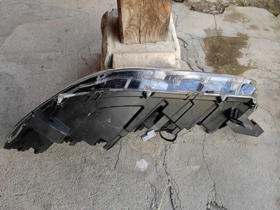 Фар Toyota Corolla Cross LED десен / Фар Тойота Корола Крос Оригинален