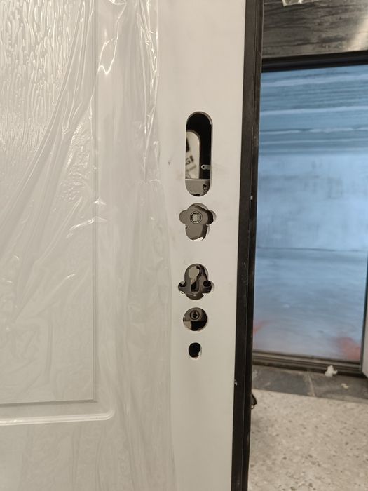 Установка электронных замков.