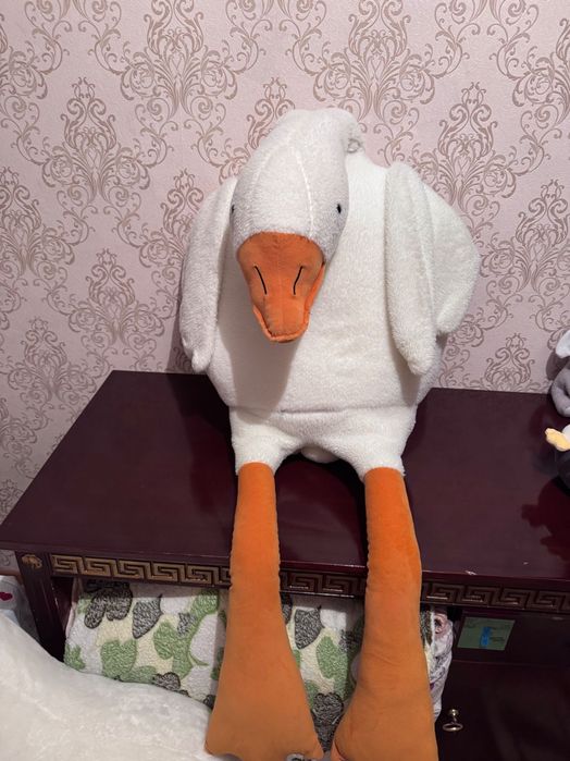 Белый большой гусь