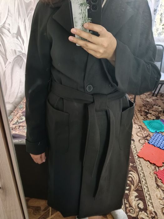 Продам пальто демисизон новое.