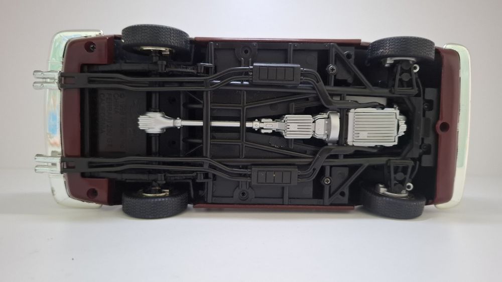 UNIC ÎN ROMÂNIA, Hot Wheels Elite 1/18 Scale P9897 Ferrari 250 Califor