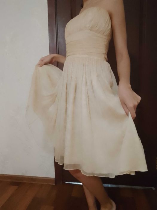 Платье нарядное 40-42 размер