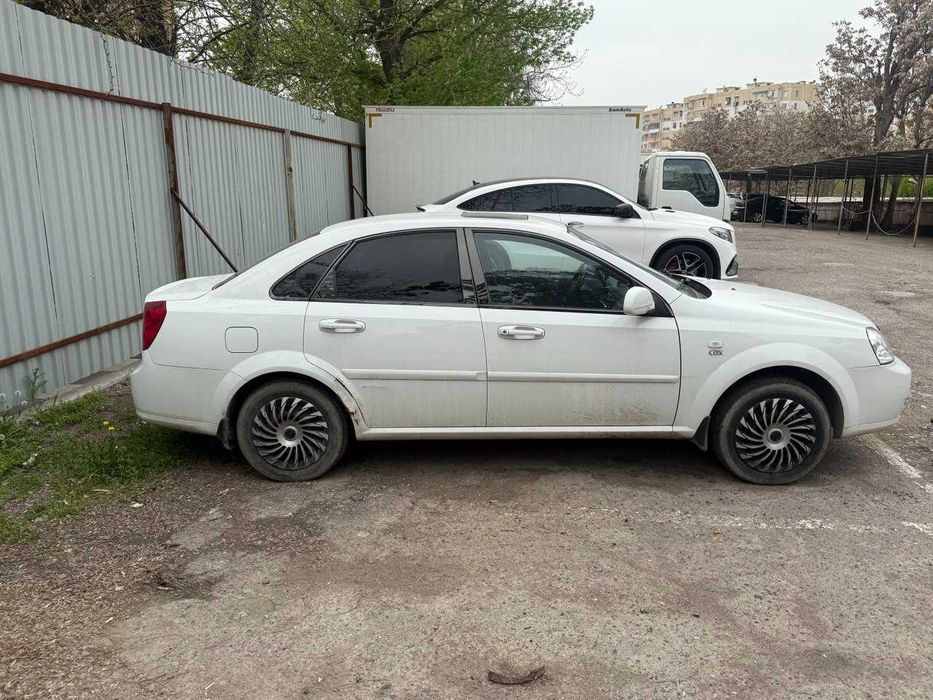 Продается Lacetti 2012 года  1.6 мотор