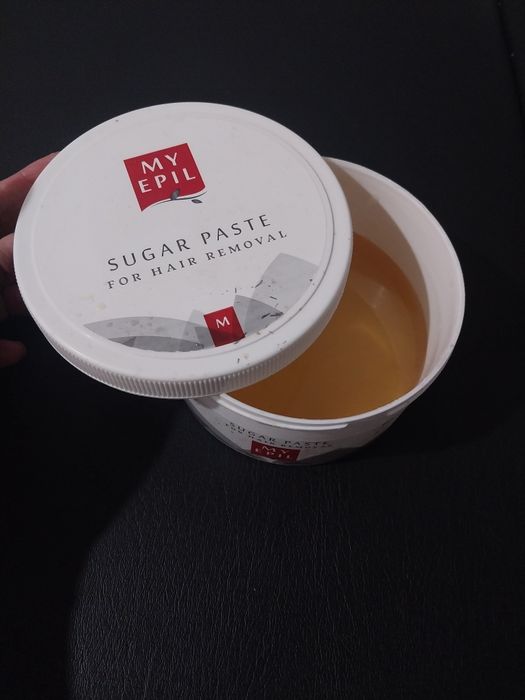 Кушетка и сахарная паста для шугаринга