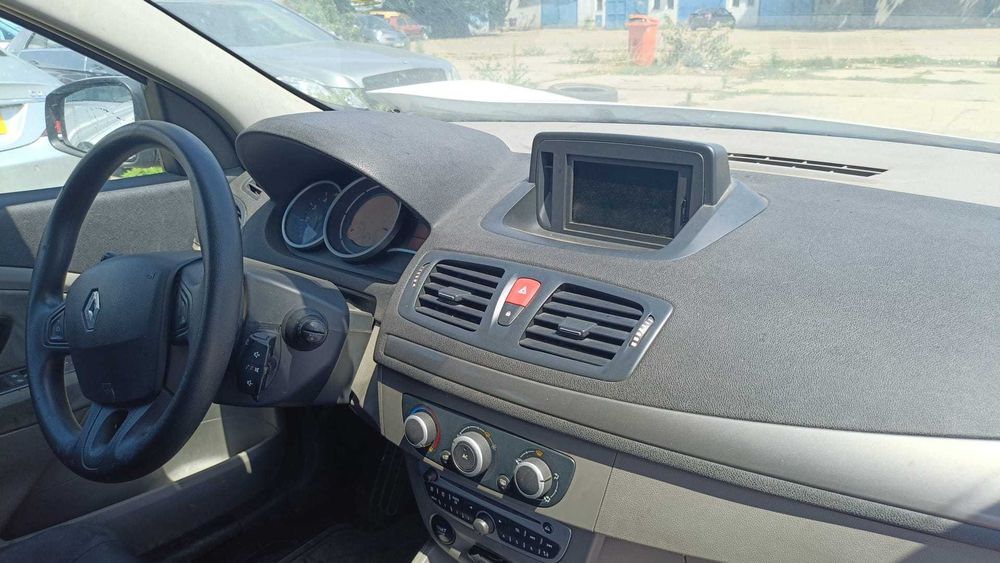 Dezmembrez RENAULT MEGANE 3 2011 1.5 DCI 110 CP