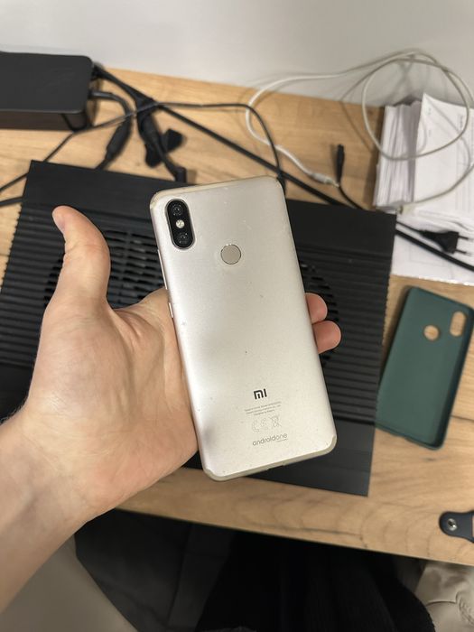Продам смартфон Xiaomi Mi A2
