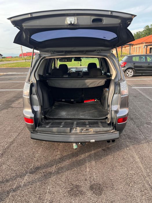 Vând Mitsubishi Outlander