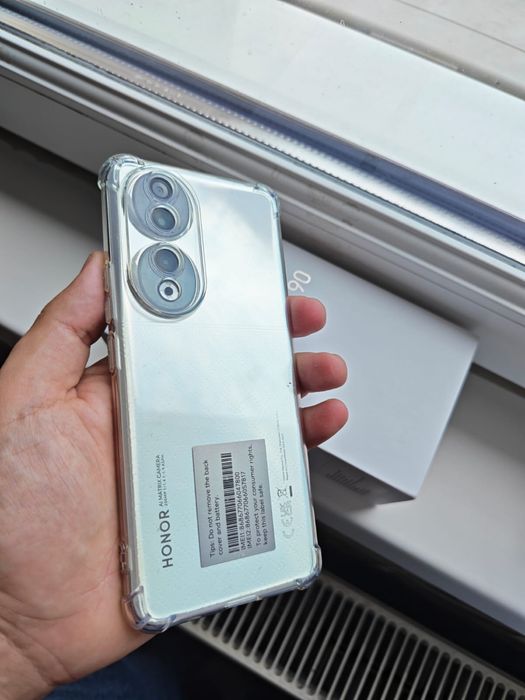 Vand HONOR 90 impecabil