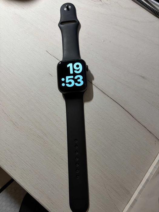 Apple Watch Series 5 (44mm) Space Gray + Pachet 6 Curele!