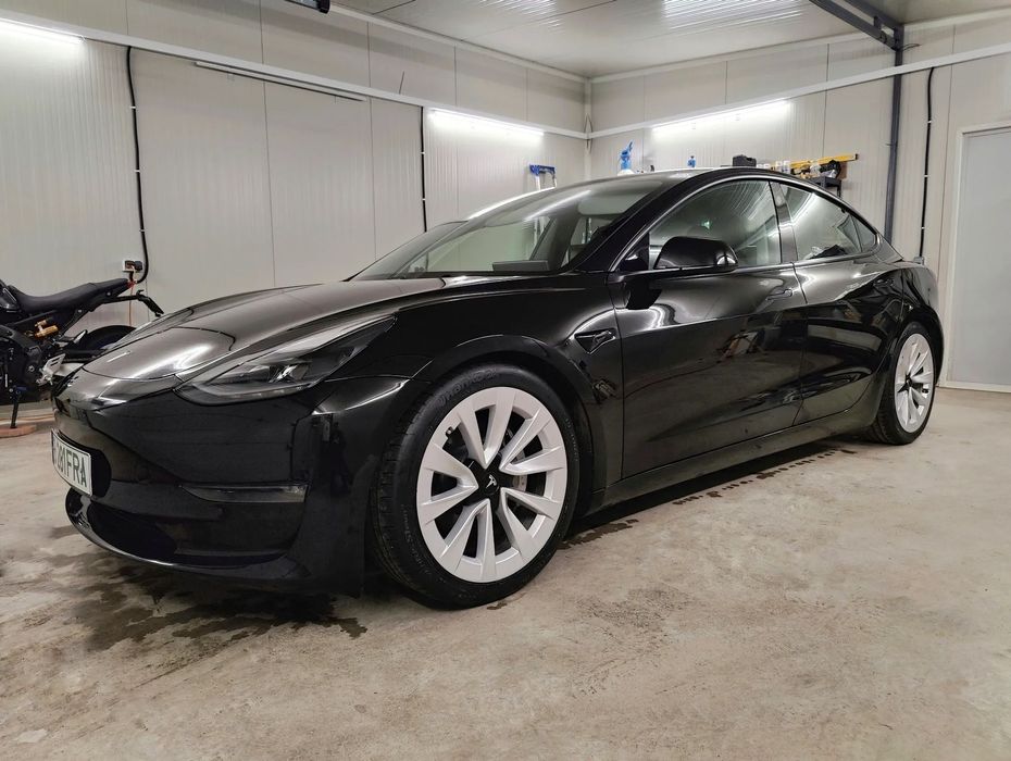 Tesla Model 3 Vers. 82kw, LR DualMotorAWD, 498km la 100%; Faruri matrix; Negociabil;