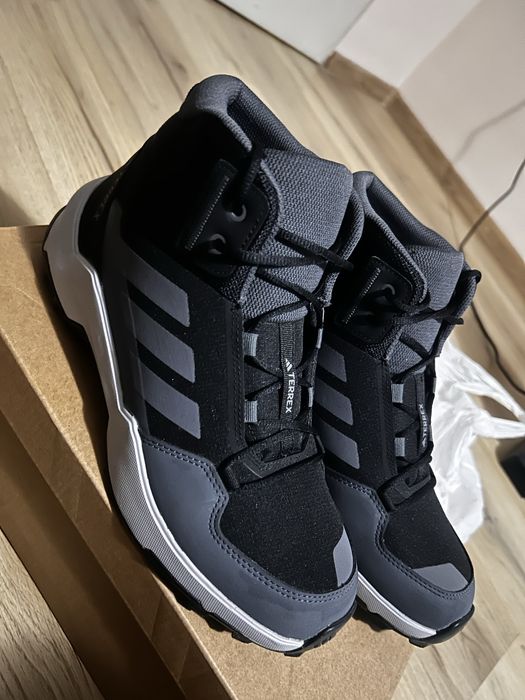 Adidas terrex AX4R MID K