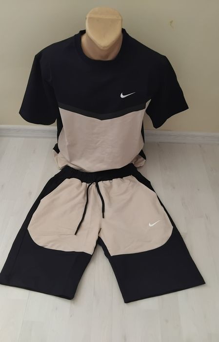 Compleu baieti Nike.