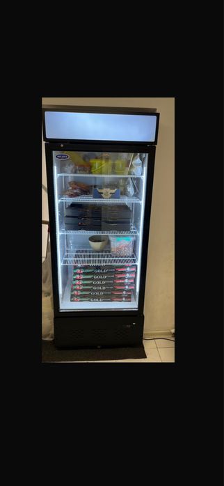 Холодильник витринный