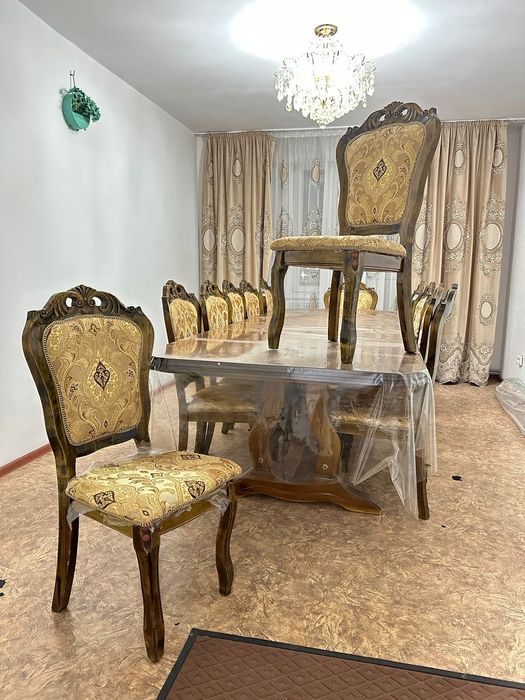 Стол и стулья 12 штук
